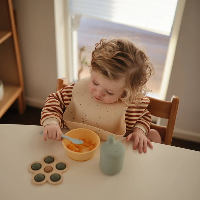 Mushie Educatief Speelgoed Druk Bloem Dried Thyme/Natural/Shifting Sand